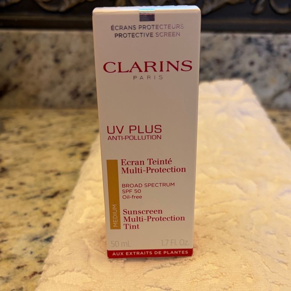Clarins UV Plus Anti-Pollution Sunscreen Tint – Medium